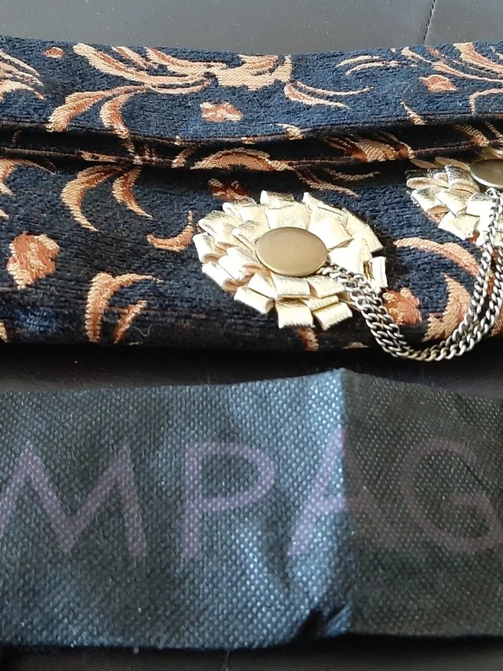 RAMPAGE BROCADE SHOULDER BAG - Picture 3 of 8